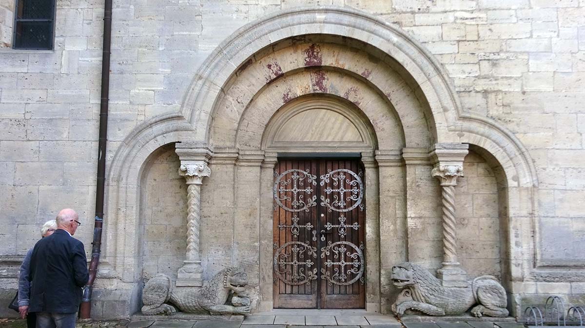 Das Löwenportal - Hauptzugang in den Kaiserdom