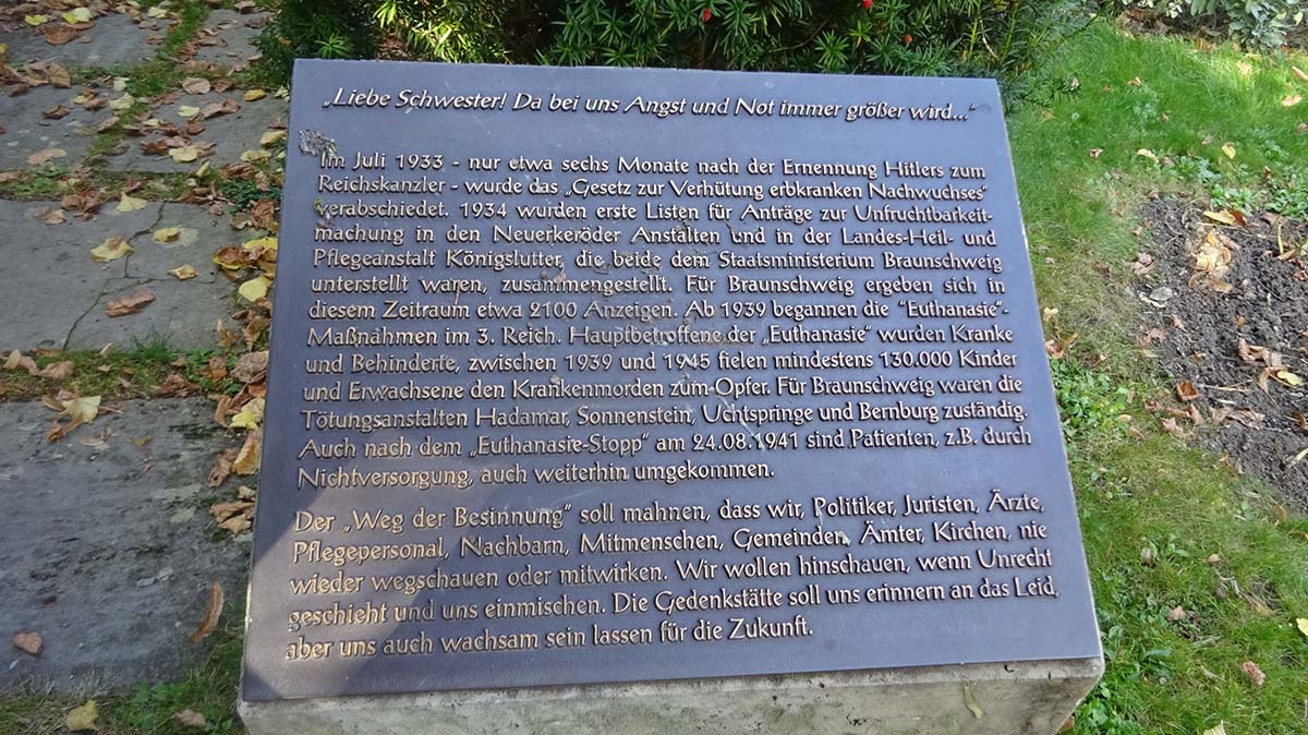 Das Mahnmal „Weg der Besinnung“